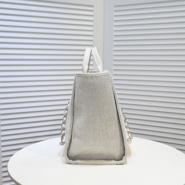 シャネルバッグ背面デザイン